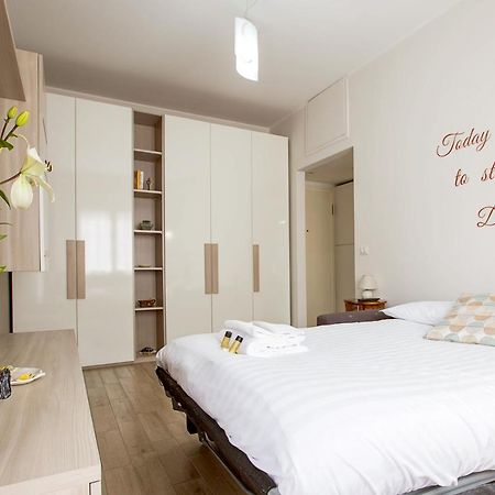 Lorenteggio Studio Apt Milán Exterior foto