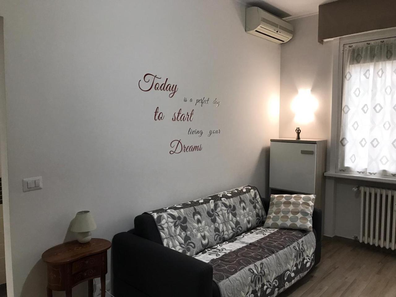 Lorenteggio Studio Apt Milán Exterior foto